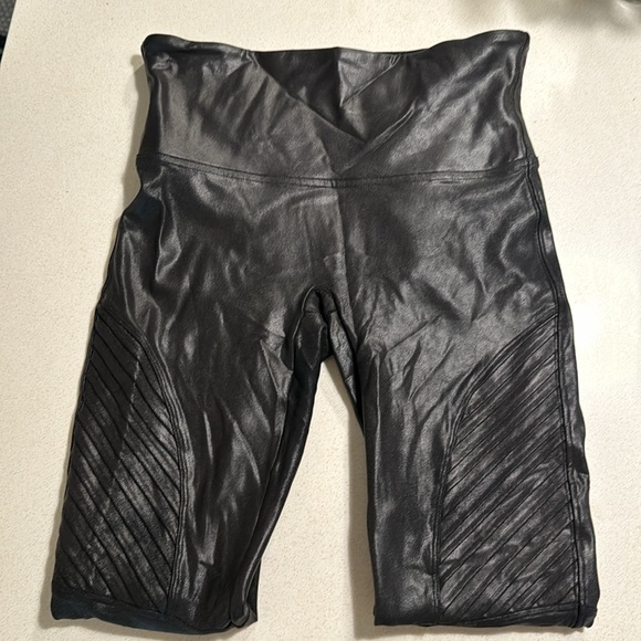 Spanx Faux Leather Moto Leggings Size M  Shape wear Stretch Pull On Black - Picture 5 of 7